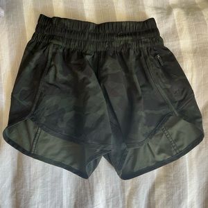 Lululemon | Camo Tracker Shorts Sz 4